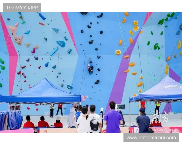 重庆攀岩队与广州攀岩队赛后复盘分析灵活性表现与战术对比