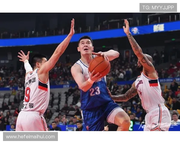 新疆伊力特迎战广州队争夺篮球联赛季后赛资格的关键战役