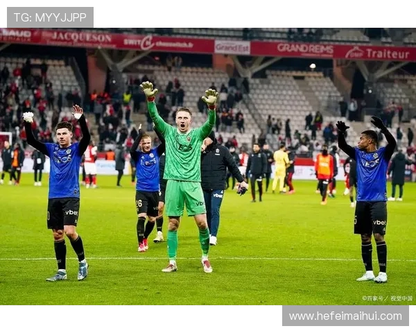 里昂与巴黎精彩对决比赛回放分析及精彩瞬间回顾